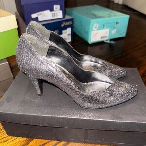 Vintage Stuart weitzman for Neiman Marcus silver glitter heels 5.5